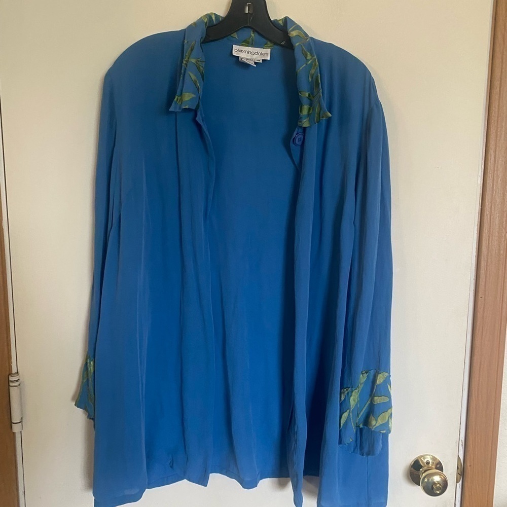 Vintage Bloomingdale’s size 14 silk one button top